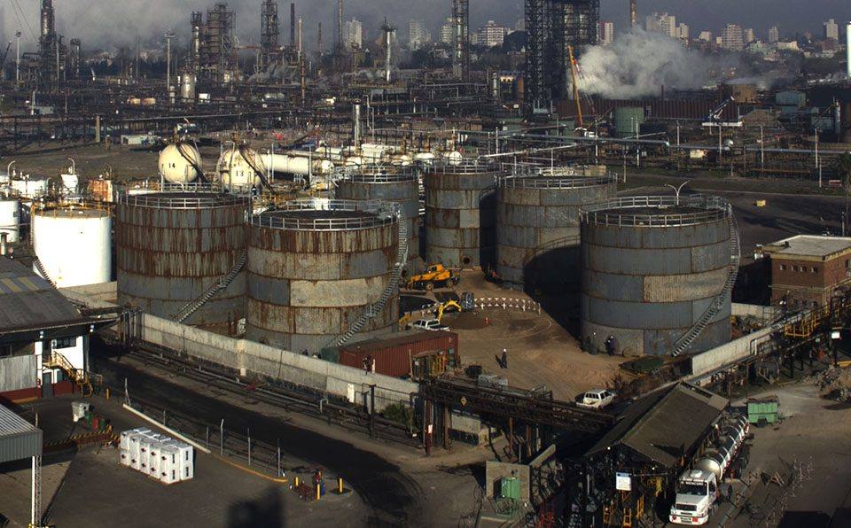 Tanques en refinería
